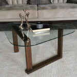 Trekantet glassofabord med træben 96x81x41 cm - Kategori: 4 Trekantet glassofabord med træben 96x81x41 cm